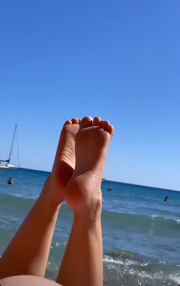 Demi Rose Mawby Feet